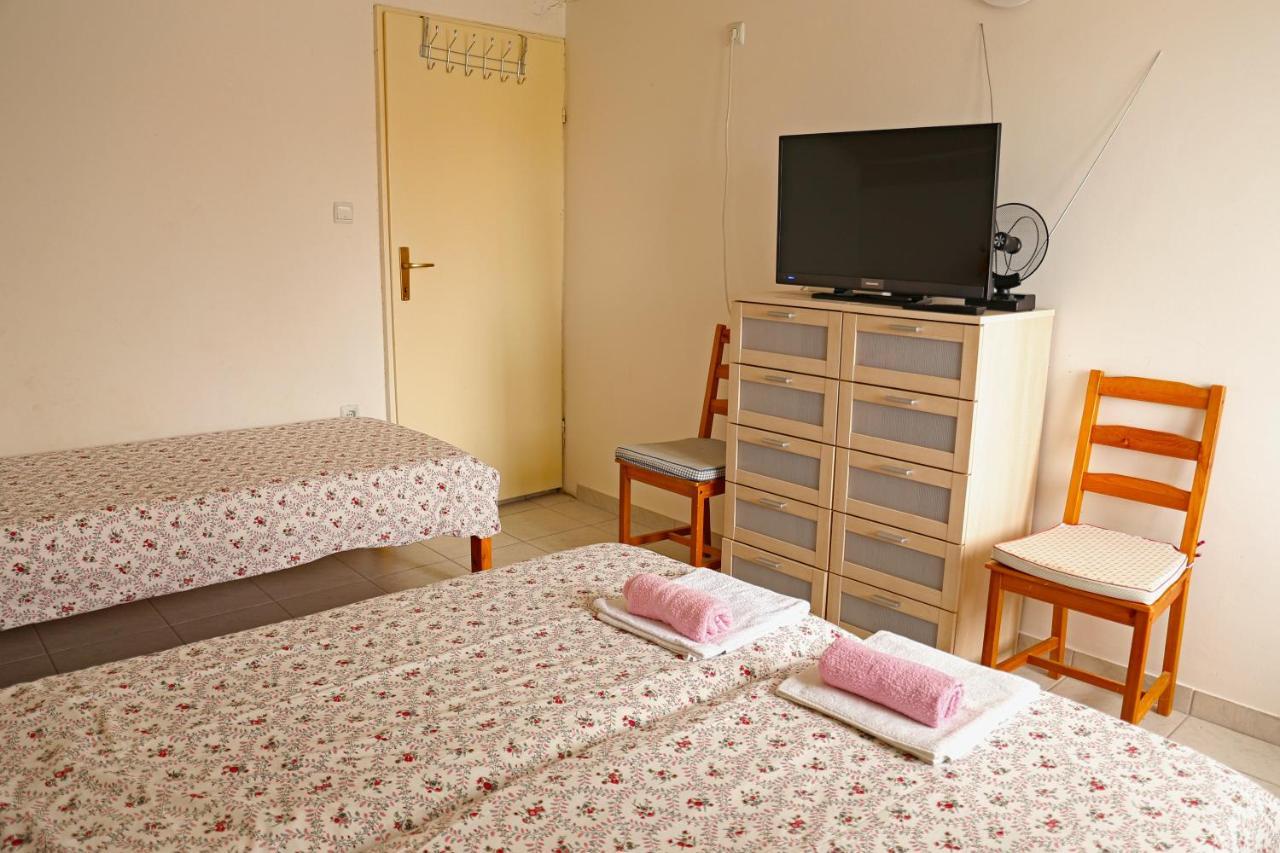 Apartments Mira Gornji Karin Eksteriør bilde