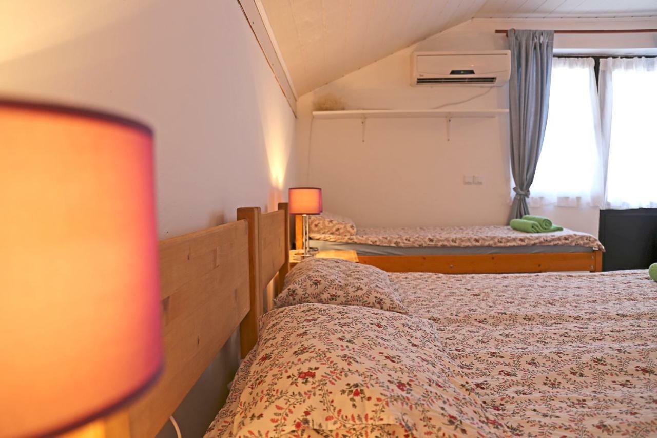 Apartments Mira Gornji Karin Eksteriør bilde